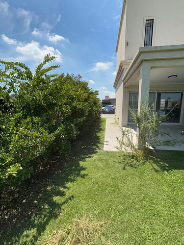 Venta De Casa De 3 Dormitorio En Don Mateo