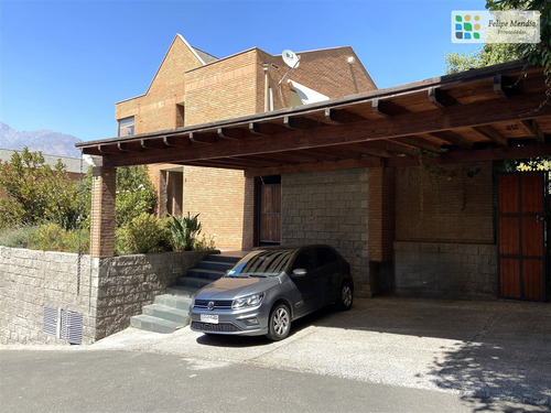 Impecable En Condominio 5 Dorm. Servicio Y Sala De Estar.
