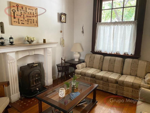 Imagen 4 de 24 de Casa De Estilo 4 Ambientes Con Patio Y Terraza En Gran Ubicación.