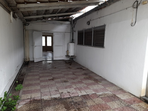 Casa 532 Y 117, 2 Dormitorios, Garaje Pasante, Parque, Galpon.