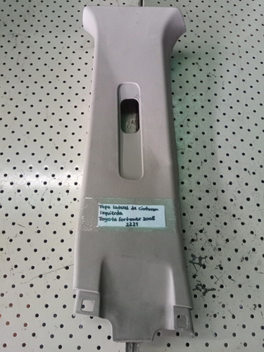 Tapa Lateral De Cinturon Izquierda Toyota Fortuner 2008 (Usado)