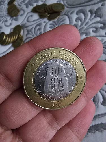 Moneda Conmemorativa $20 Pesos  50 Años Del Plan Dn-iii-e  