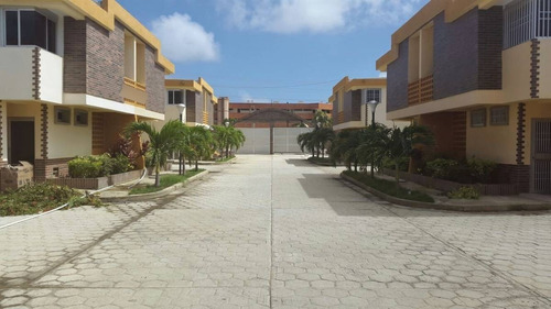Imagen 10 de 12 de Century21 Vende Espectacular Tonwhouse