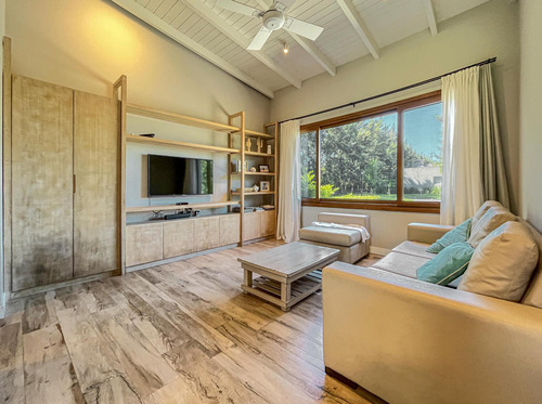 Casa De 3 Dormitorios En Suite Con Pileta, Quincho Y Jardín, En Palos Verdes