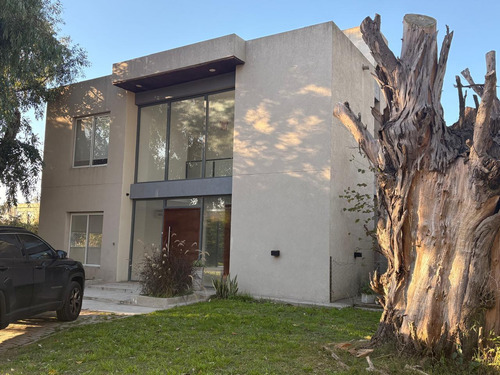 Casa En El Barrio La Angélica