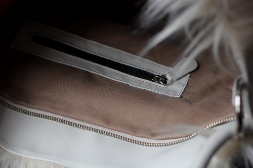 Imagen 2 de 5 de Bolso De Cuero Combinado Con Pelo Largo