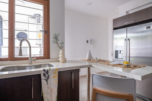 Casa Con 527 M2 De Terreno, Remodelada, Piscina, 5 Dorm.
