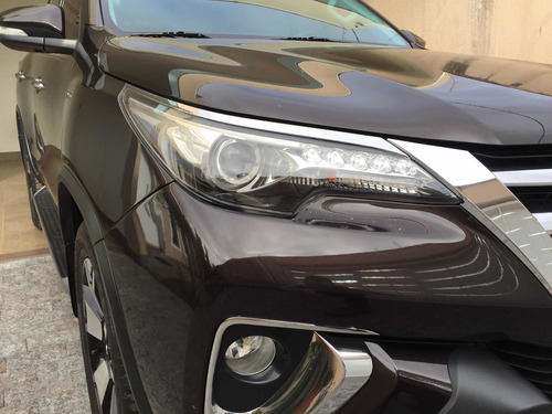 Imagem 2 de 8 de Toyota Sw4 2017 2.8 Tdi Srx 7l 4x4 Aut. 5p