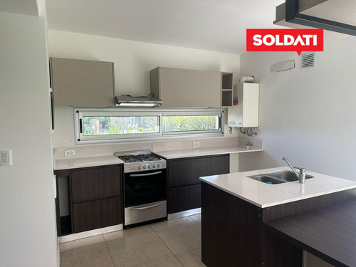 Venta 3 Cuartos Y Escritorio. Pileta, Parrilla, Piscina.