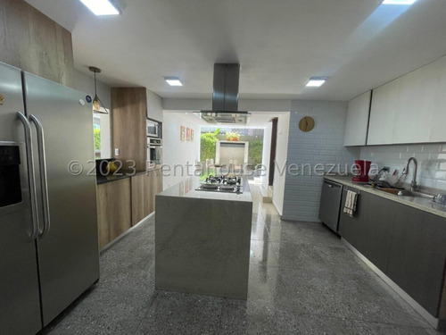 Casa En Venta En Colinas De Bello Monte Remodelada Caracas Areas Sociales Seguridad