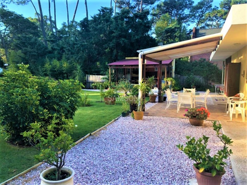 Venta Casa De 3 Dormitorios Con Jardín San Rafael, Punta Del Este.- Ref: 13