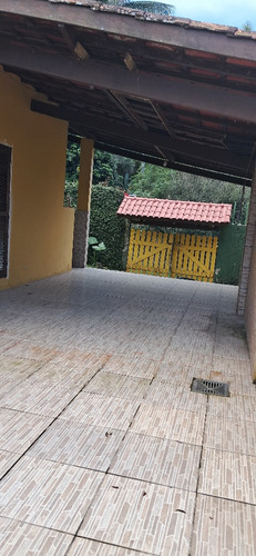Casa Com 2 Quartos, 2 Banheiros, 2 Vagas Na Garagem