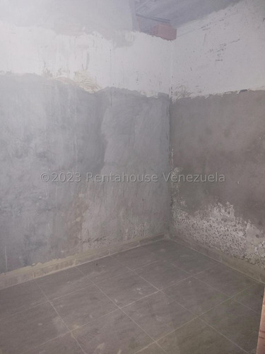 Se Vende Local Avenida Victoria Mls 24-18944