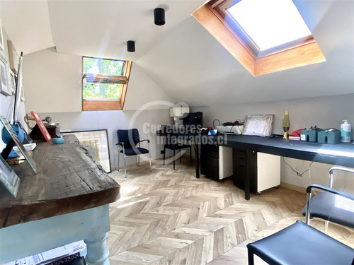 Casa En Venta De 5 Dorm.la Dehesa Lo Barnechea