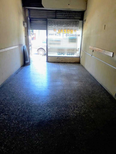 Imagen 2 de 4 de Alquilo Local Comercial En Ciudadela De 25 Metros Cuadrados Tiene Aguas Corrientes Y Electricidad, No Tiene Gas Natural F: 8410