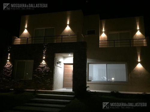 Imagen 20 de 28 de Casa De Dos Plantas Y Mucha Luz En San Eduardo - Posibilidad De Financiación