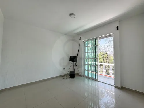 Casa En Venta Con Terraza Y Opción De Ampliación