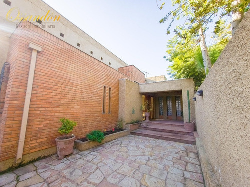 Imagen 4 de 30 de Excelente Casa Ubicada En Zona De Quinchamalí. Las Condes.