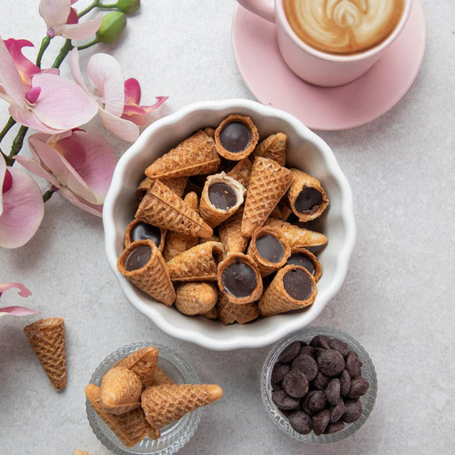 Mini Conos De Galleta De Waffle Rellenos De Chocolate Amargo