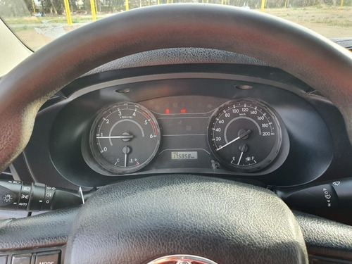 Imagen 5 de 13 de Toyota Hilux 2016 2.4 Cd Dx 150cv 4x2