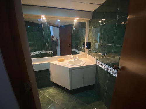 Imagen 12 de 13 de Hermosa Oficina En Alquiler Ideal Para Esteticas O Consultorios Medicos/con Hermosa Vista Las Mercedes
