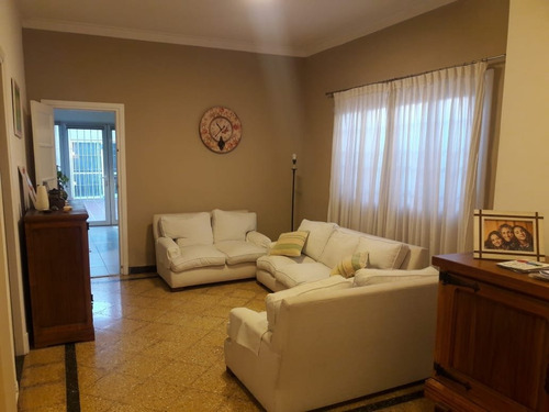 Casa Estilo Americana De 5 Ambientes. Garage Y Quincho. Zona San Juan