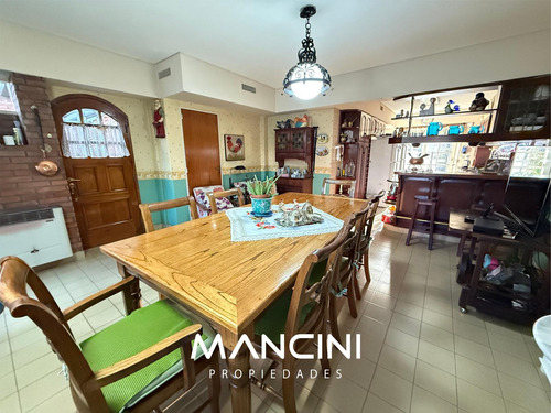 Apto Crédito - Casa En Venta De 5 Ambientes Con Cochera, Quincho Y Piscina - Villa Ballester