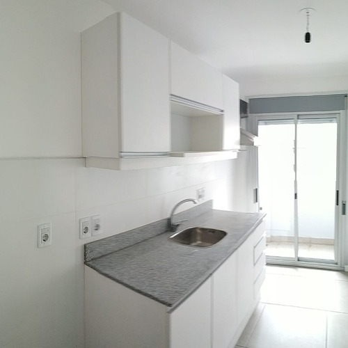Imagen 4 de 11 de Apartamento 2 Dormitorios, Balcón, Terraza Lavadero, Centro.