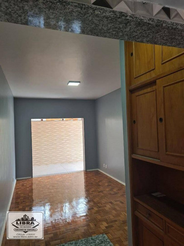 Imagem 3 de 16 de Apartamento Todo Reformado, 2 Quartos Com Armários, Sala, Varandão Fechada, Banheiro Social, Cozinha Planejada, Área E Banheiro De Empregada - Ap0216