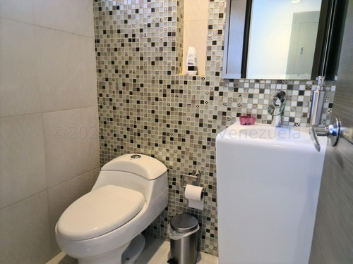 Imagen 16 de 22 de Claudia Lopez Vende Apartamento En El Rosal Mls #22-19776