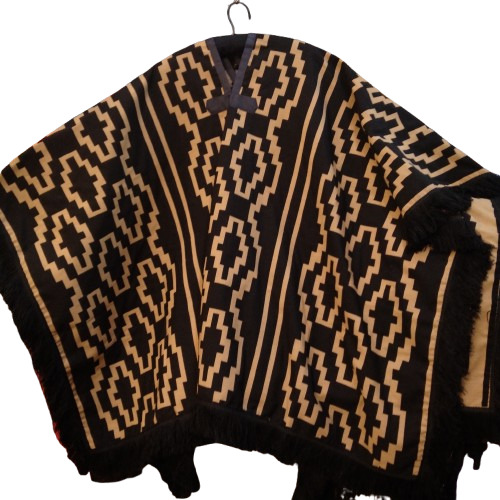 Poncho Negro Y Beige . Doble Tela Gde . Tuyunti Artesanias.