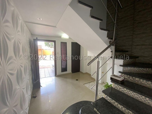 Imagen 6 de 22 de Marol Rentahouse Vende Townhouse En Lomas Del Este Valencia 23-9286