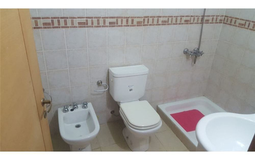 Casa 3 Dormitorio Patio Seco Y Amplio Jardin