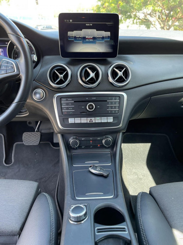 Imagem 13 de 16 de Mercedes-benz Classe Gla 1.6 Style Turbo Flex 5p