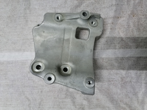 Base Soporte De Alternador Urvan 2.5 Y Nv 350