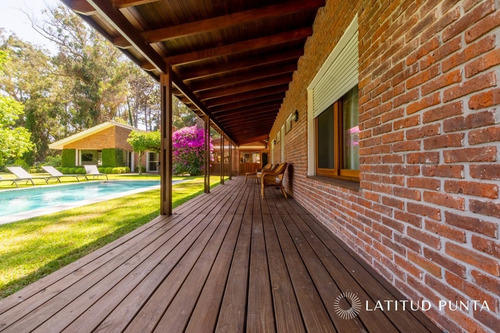 Imagen 25 de 30 de Casa En Rincón Del Indio, 6 Dormitorios Más Dependencia - Punta Del Este Rincón Del Indio