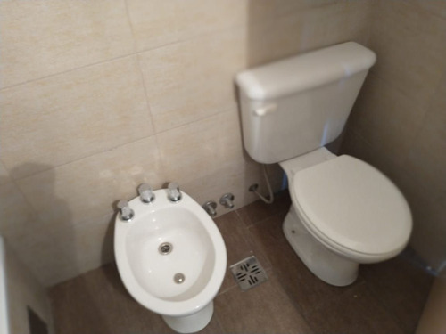 Imagen 6 de 16 de Departamento 2 Ambientes Con Cochera Cubierta
