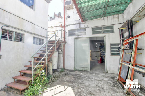 Galpón De 500m2 Con Tres Oficinas Y Vestuarios - Olivos