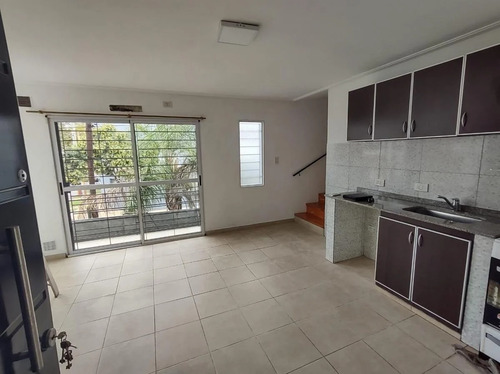 Alquiler. Depto. De 2 Amb. En Duplex. Excelente Ubicacion Y Estado