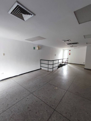 235165 Am* Venta De Centro Comercial En Av. Bolivar Valencia
