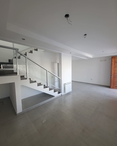 Imagen 18 de 28 de Claros Del Bosque / Village, Duplex De 3 Dormitorios, Escritorio, Pileta, Asador
