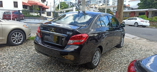 Imagen 2 de 8 de Mitsubishi Mirage 2017 Negro