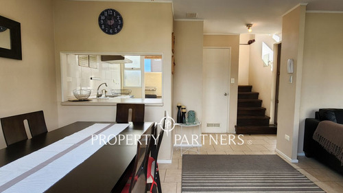 Arriendo Townhouse Peumayen Semi Amoblada