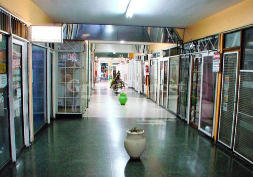 Local Comercial // Se Vende Con Renta