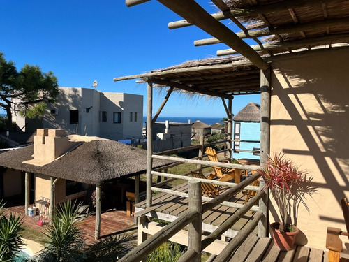 Imagen 8 de 28 de En Venta - Hermoso Complejo De 4 Apartamentos Con Piscina En Punta Del Diablo