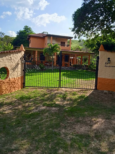 Finca Urbanización  Estancias Campo Claro  Urb. De Casas Coloniales Entre Montalbán Y Aguirre Estado Carabobo, C-9692 
