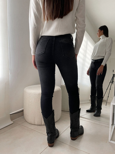 Jean Mujer Push Up Tiro Medio Chupin Super Elastizado.