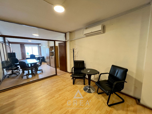 Alquiler Oficina En Ciudad Vieja Amplia Al Frente Luminosa 91m2 Edificados