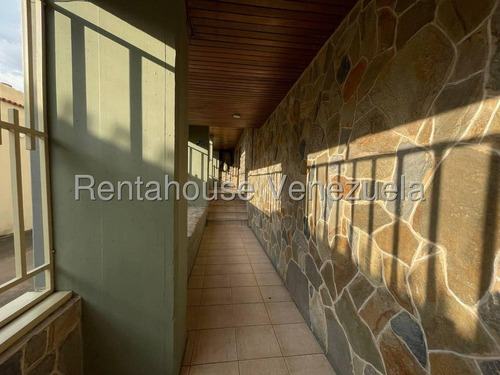 Rent-a-house Vendo Hermoso Apartamento, San Agustín, Maracay, Estado Aragua, 25-9386 Gf.