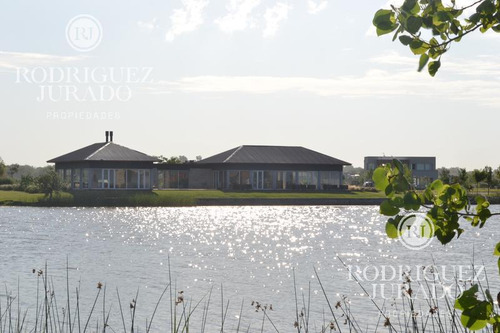 Casa A La Laguna A Estrenar Con Pileta Y Riego - Barrio Islas - El Canton Escobar